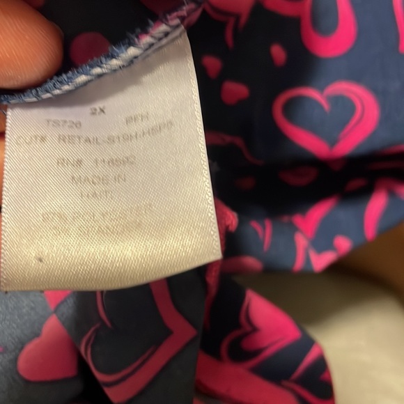 Cute scrub top - Picture 4 of 4